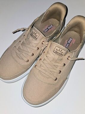 Skechers BOBS Lightweight Canvas Slip On  Sneakers in Tan Women's 8